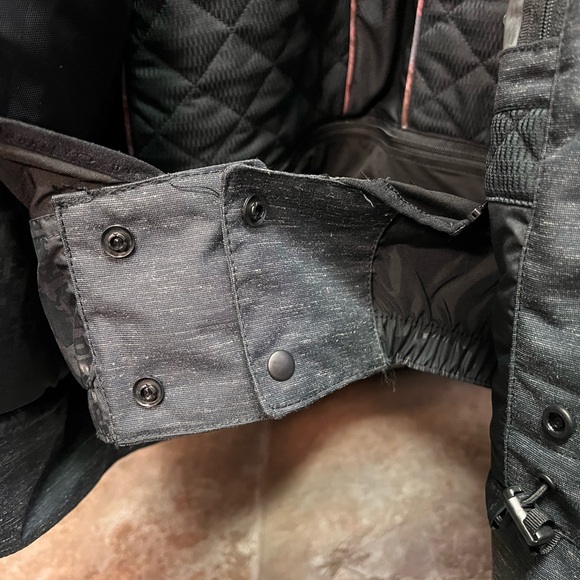 Ladies Oakley snowboard coat - Picture 5 of 7